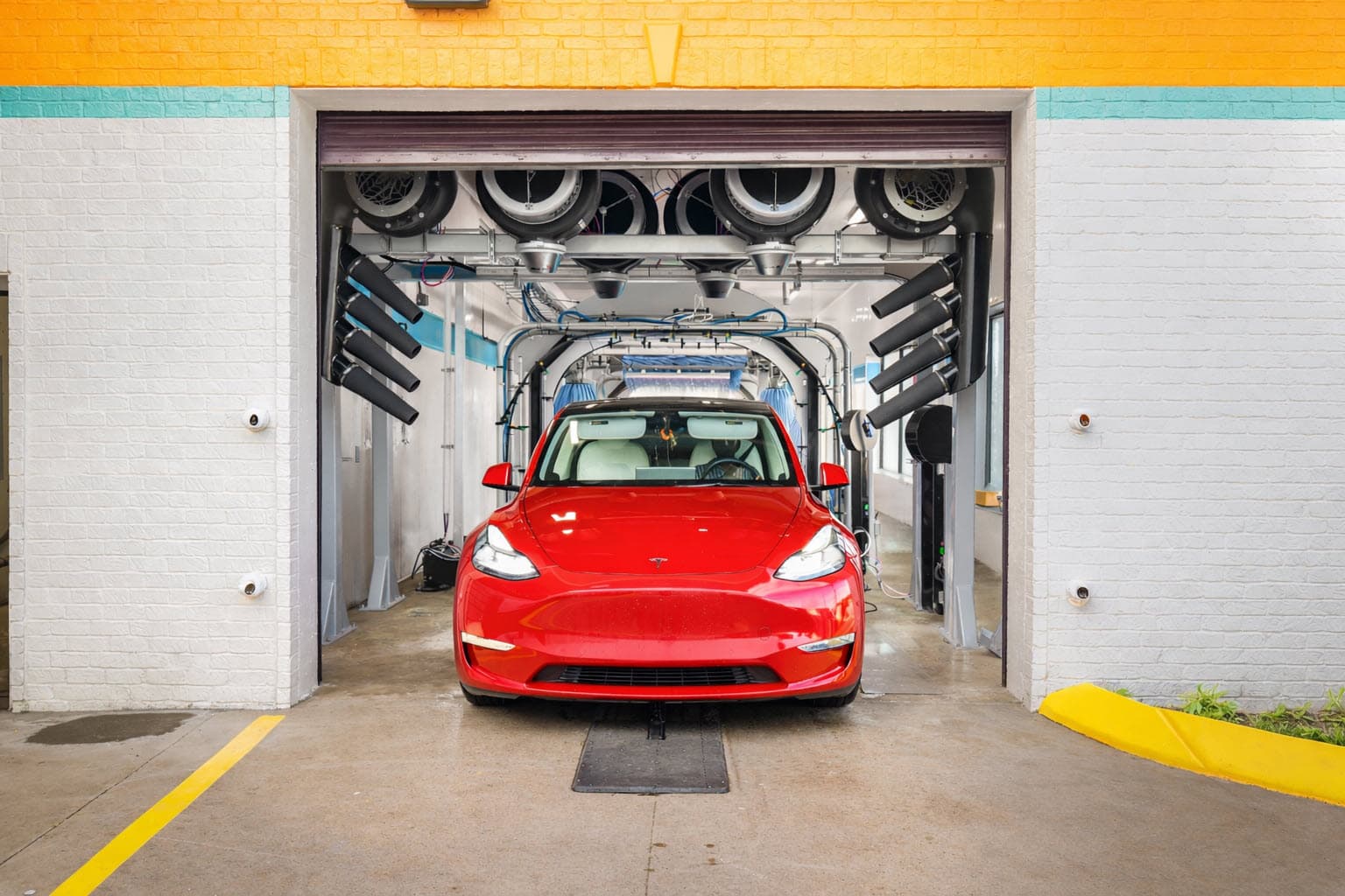 Automated high-powered drying system for a spot-free finish
